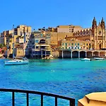 Perfect Location, Idyllic 2Br Apartment